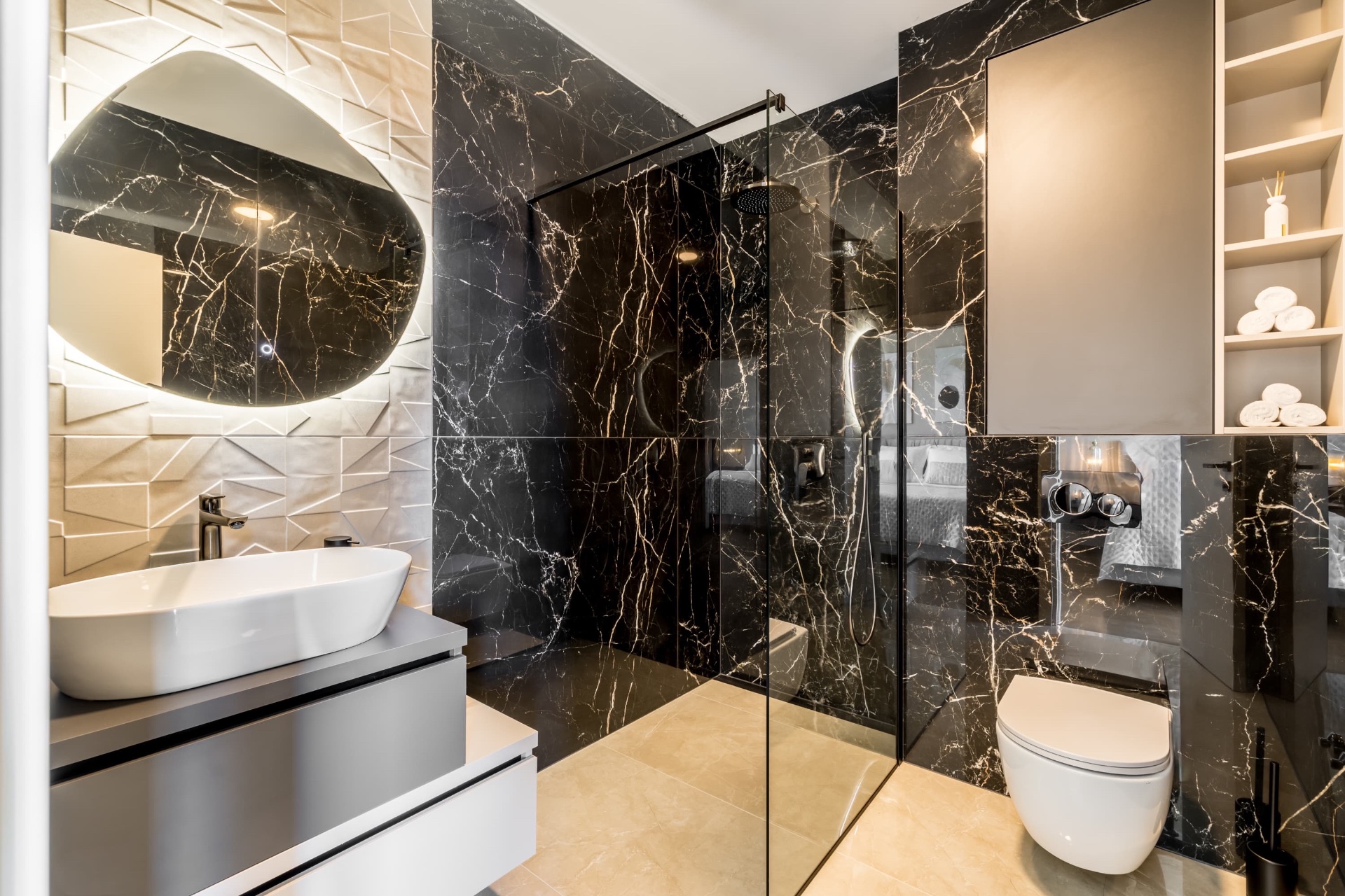 En-suite bathroom in black marble